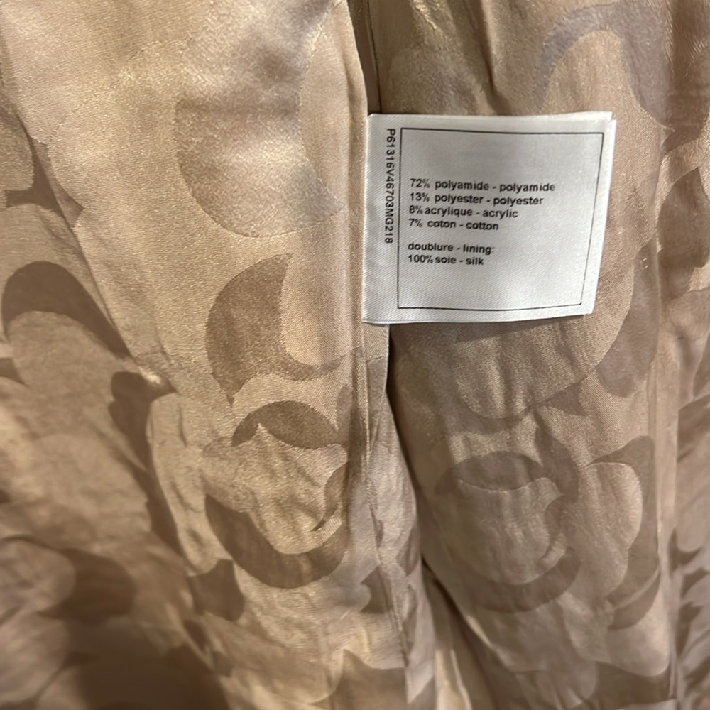 Chanel Women's Beige Checkered Blazer - Picture 8 of 9
